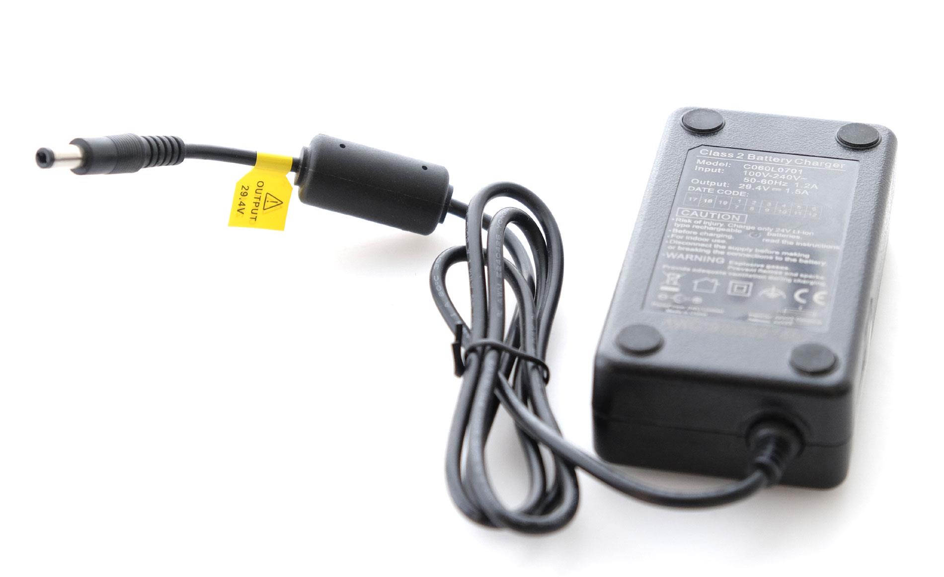 29,4V 1,5A Charger Ladegerät Li-Ion mit 5,5 / 2,5  mm Hohlstecker