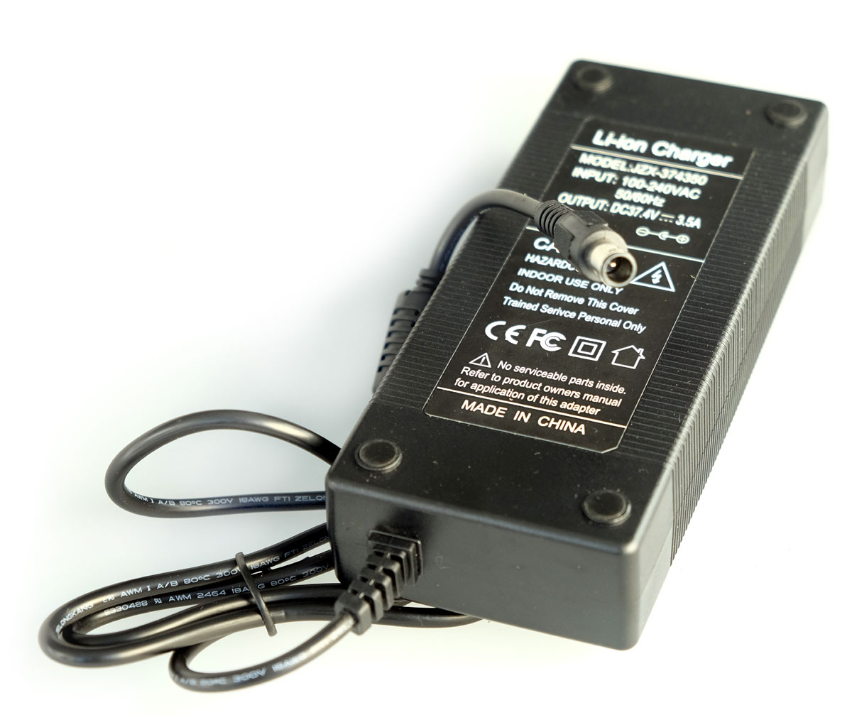 E-TWOW Charger 37,4V 3,5A Li-Ion mit 8 mm Hohlstecker