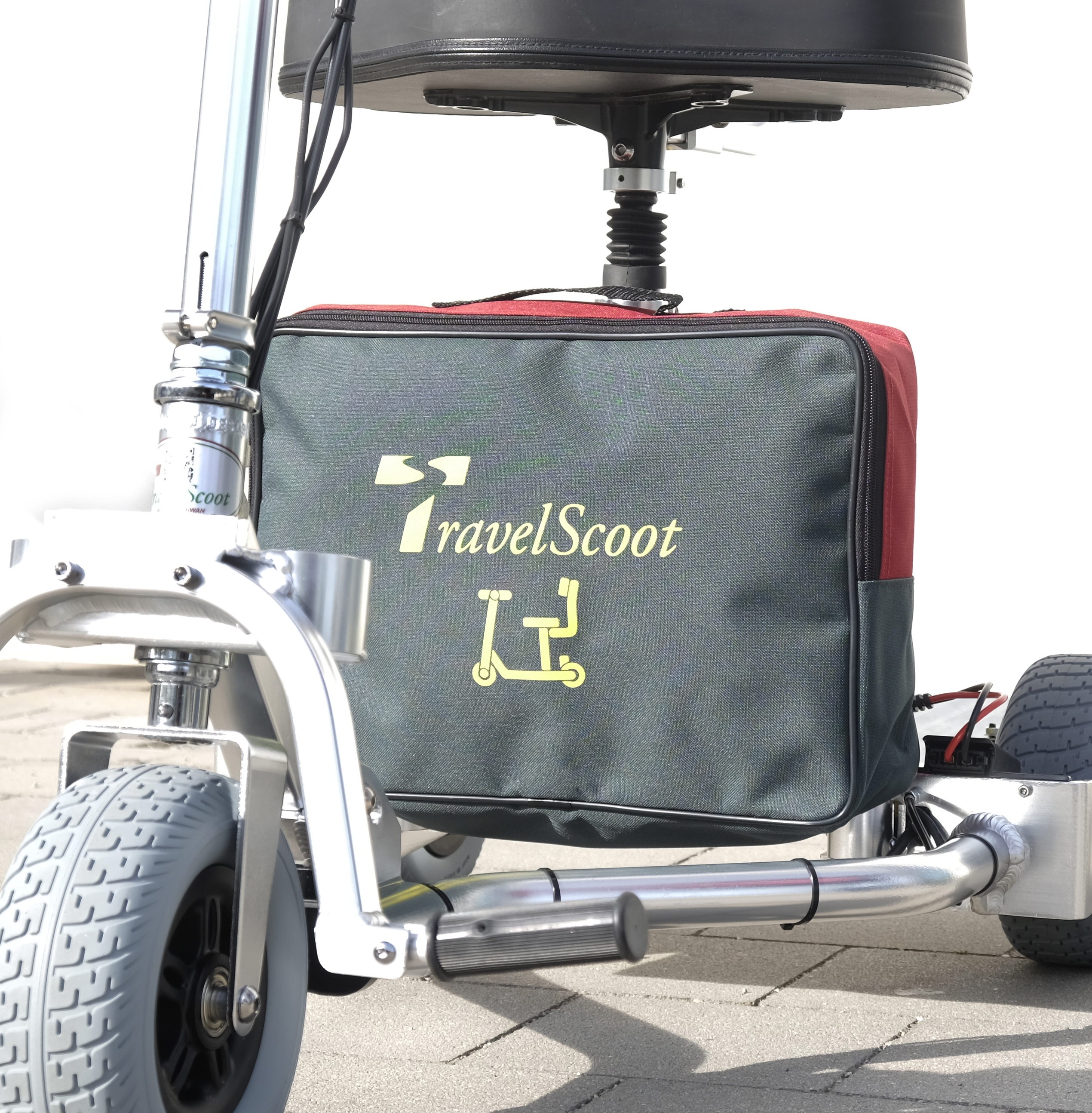 TravelScoot Servicetasche am U-Bügel befestigt