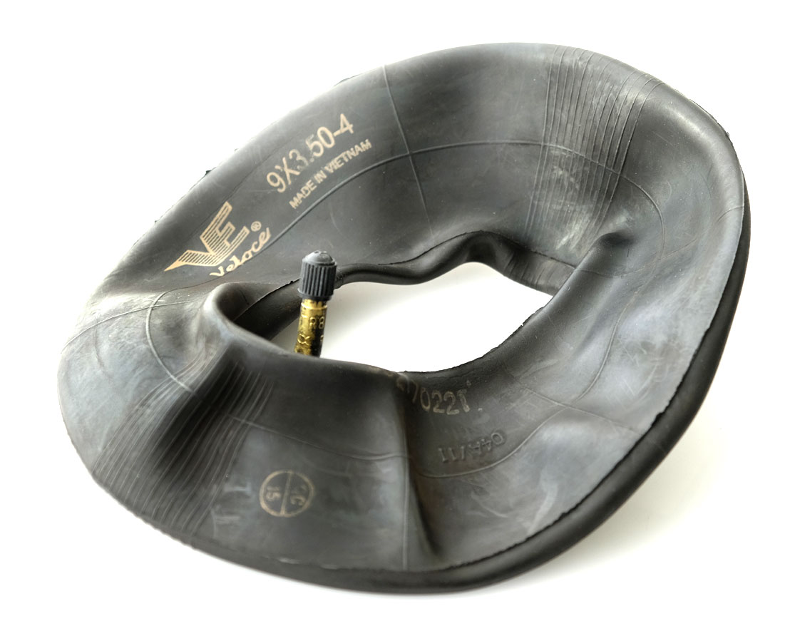 9.00 x 3.5-4 Schlauch  (rechtwinkl. 90° Autoventil + in Laufrichtung 90°)