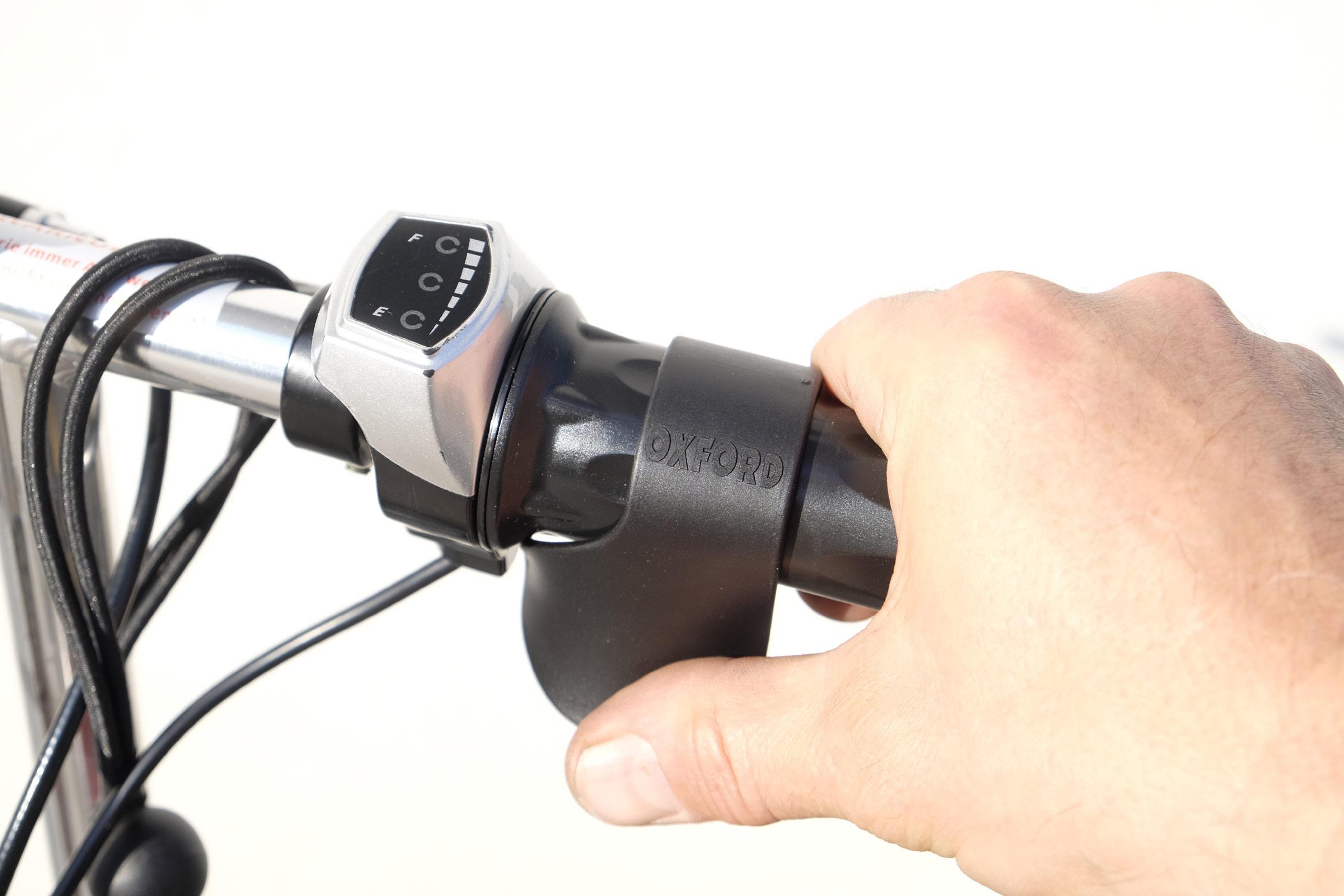 Thumb throttle clamp Hand relief for hand controller Thumb throttle clamp Hand relief for hand controller