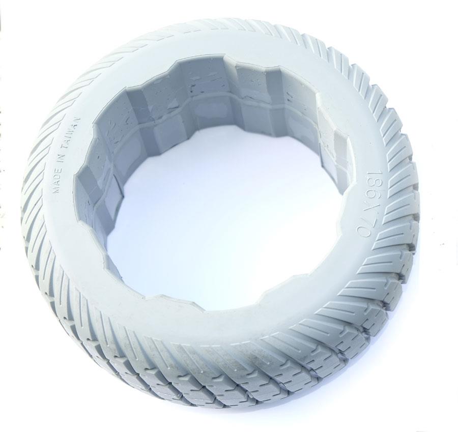 Reifen Antriebsseite über Nabenmotor TRAVELSCOOT®